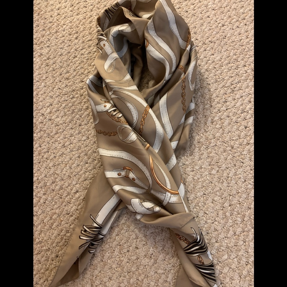 Women’s scarf